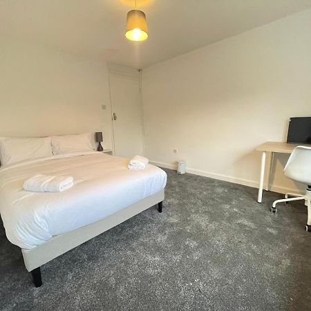 Spacious Bedroom In Beckton ロンドン エクステリア 写真