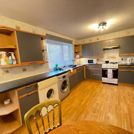 Spacious Bedroom In Beckton ロンドン エクステリア 写真